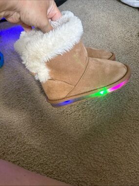 Sugar Tan Light-Up Kids Faux Suede Boots with Cream Fur Cuff